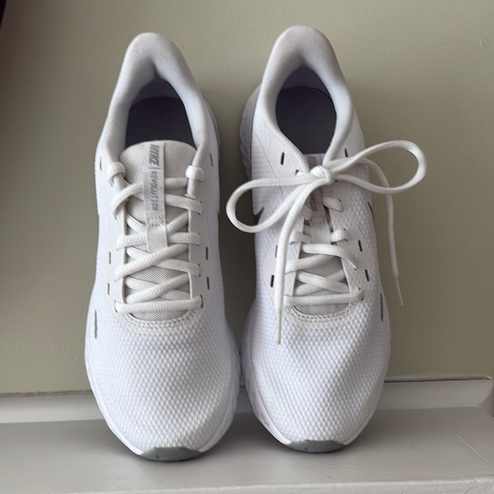 BRAND NEW NIKE women’s running shoes